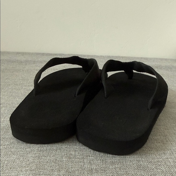 Teva Black flip-flop sandals with Yellow Logo - Picture 3 of 6